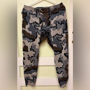 KUIU Peloton 118 zip off mid layer bottoms. Men’s M